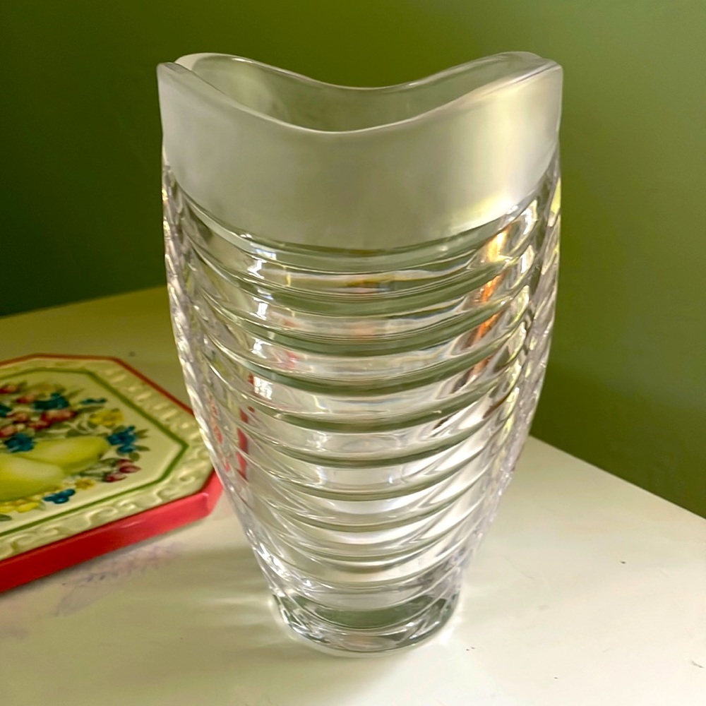 Vintage Mikasa Crystal Frosted Top, Clear Swirl Vase
Germany 24% Lead‎ Crystal